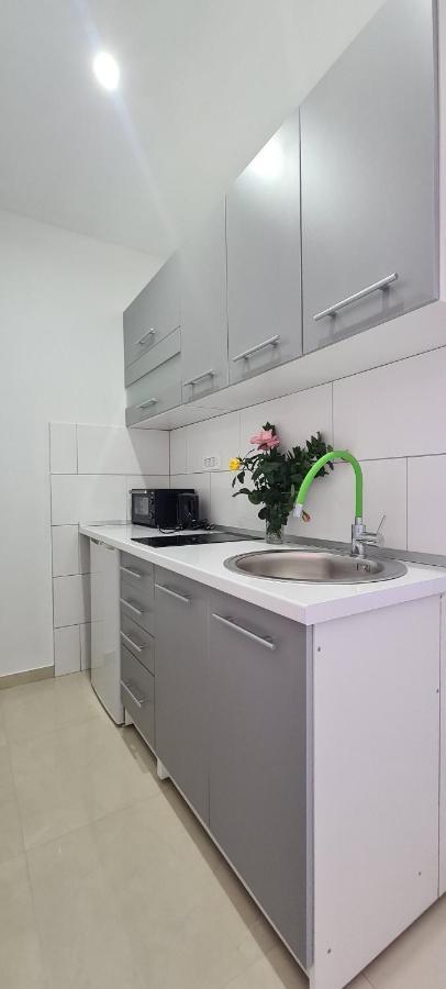 Apartments Ana I Ante Милна Экстерьер фото