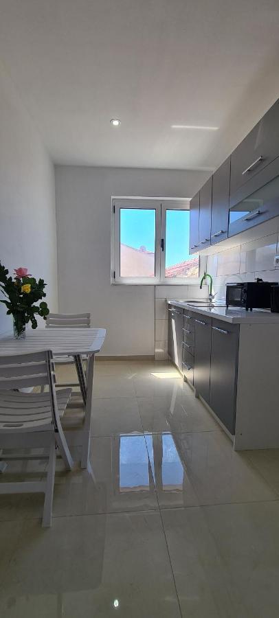 Apartments Ana I Ante Милна Экстерьер фото